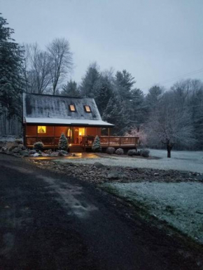 Cozy Cabin By the Slopes